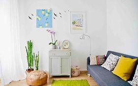Two Bedroom Cozy Flat By River In Quiet Art Zone