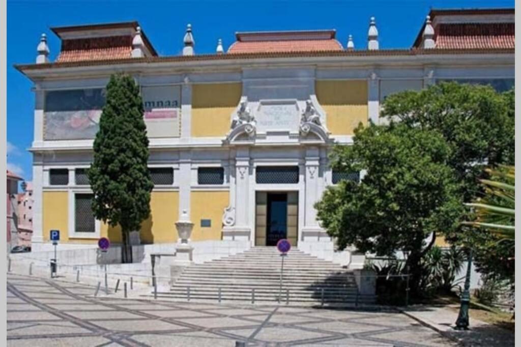 Two Bedroom Cozy Flat By River In Quiet Art Zone Lissabon Exterior foto